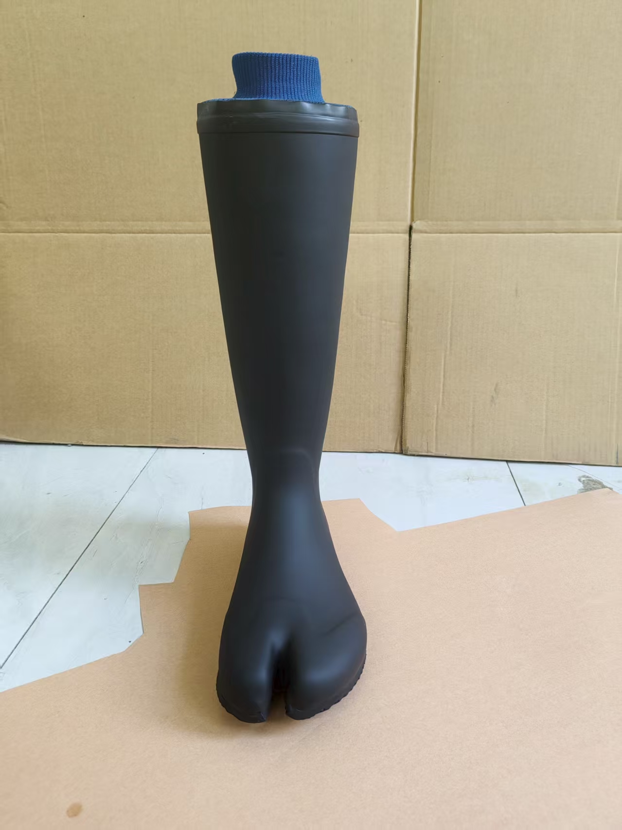 Botti tal-latex għal fuq il-kniejja
